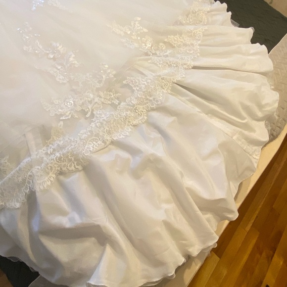 Wedding dress - Picture 7 of 9